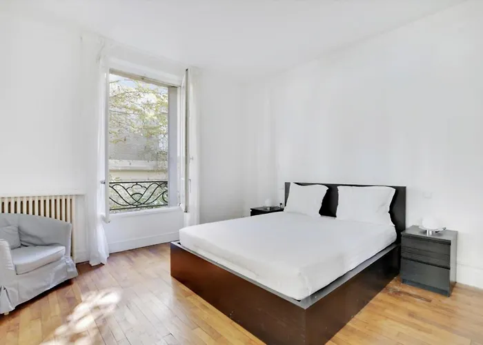 Superbe Tour Eiffel Suffren Parigi