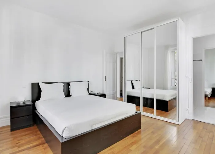 Superbe Tour Eiffel Suffren פריז